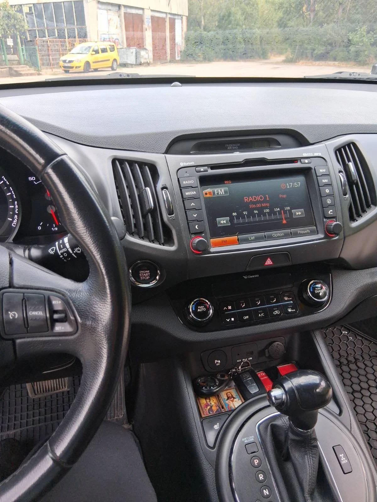 Kia Sportage 2.0 CRDI 4x4, снимка 12 - Автомобили и джипове - 54373673