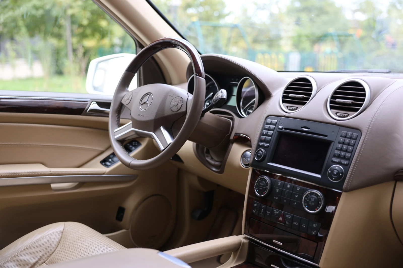 Mercedes-Benz GL 550, снимка 14 - Автомобили и джипове - 55381954