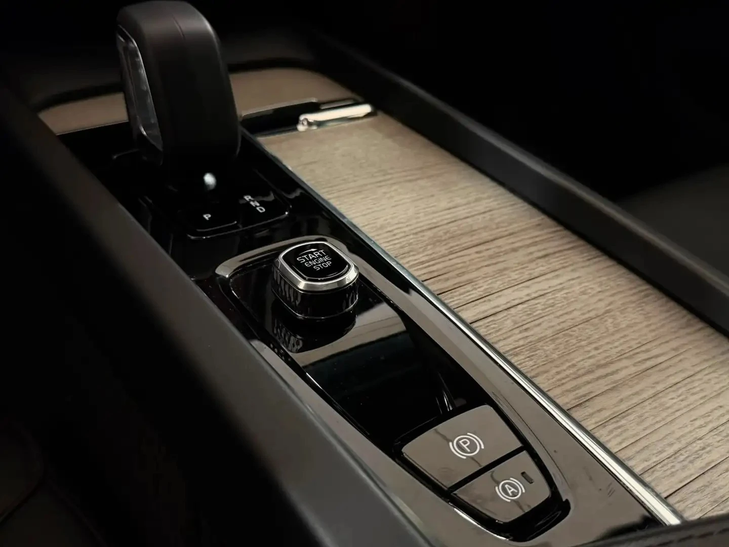 Volvo XC60 B5 PLUS ЦЕНА ДО БЪЛГАРИЯ АВТОКРЕДИТ, снимка 14 - Автомобили и джипове - 55950159