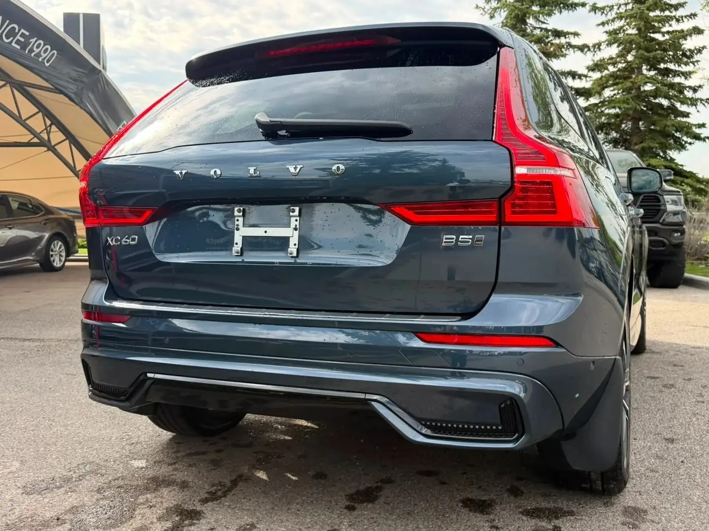 Volvo XC60 B5 PLUS ЦЕНА ДО БЪЛГАРИЯ АВТОКРЕДИТ, снимка 3 - Автомобили и джипове - 55950159
