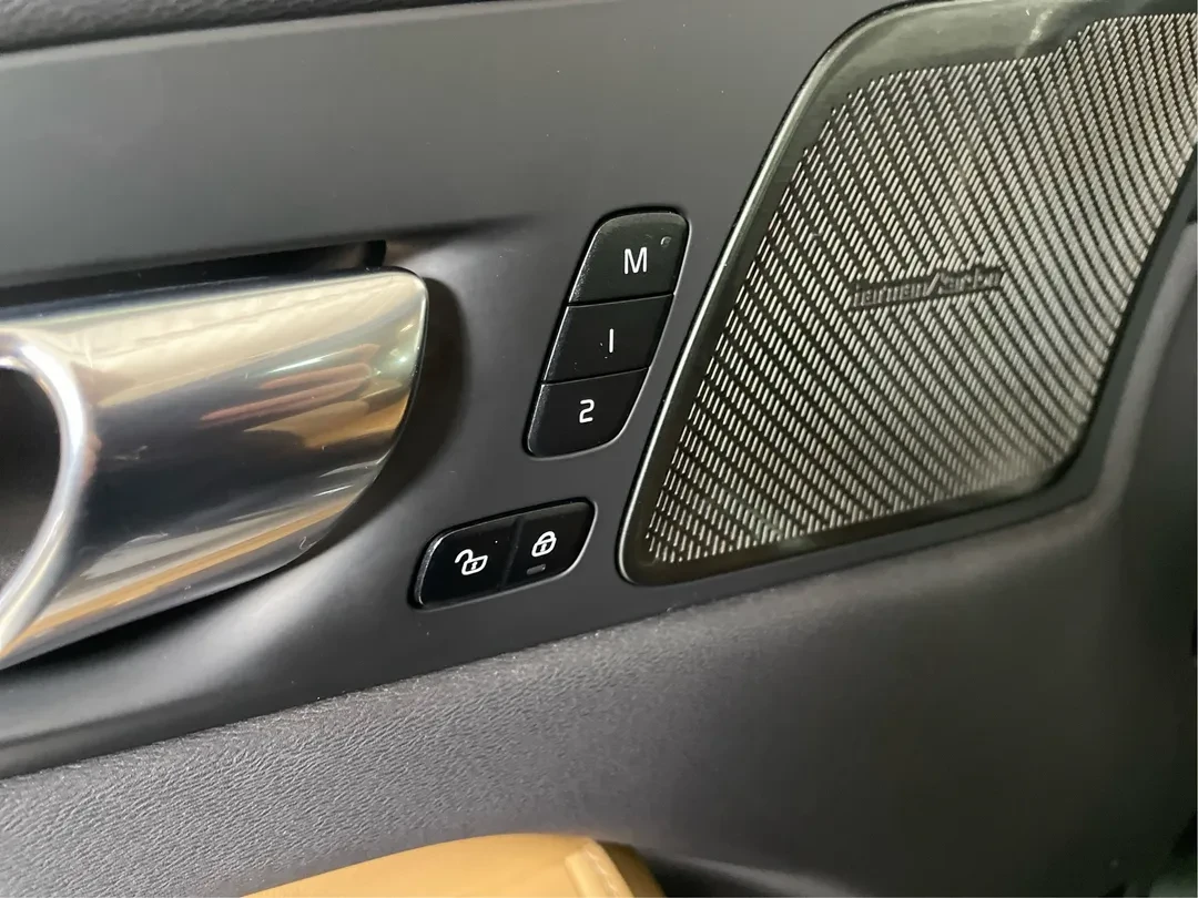 Volvo XC60 T8* INSCRIPTION* FACELIFT* ОТ ПРЕДСТАВИТЕЛСТВО, снимка 10 - Автомобили и джипове - 56311119