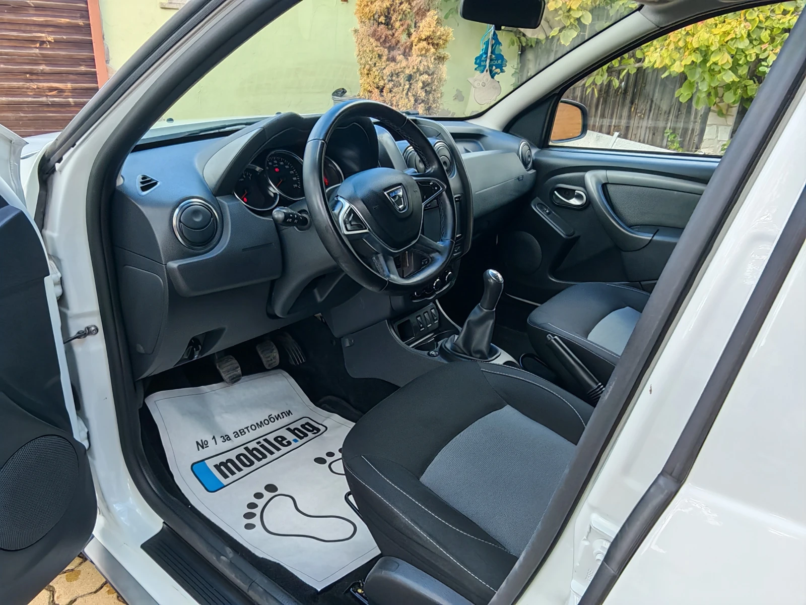 Dacia Duster 1.6-ГАЗ-НАВИ-КАМЕРА, снимка 7 - Автомобили и джипове - 56655780