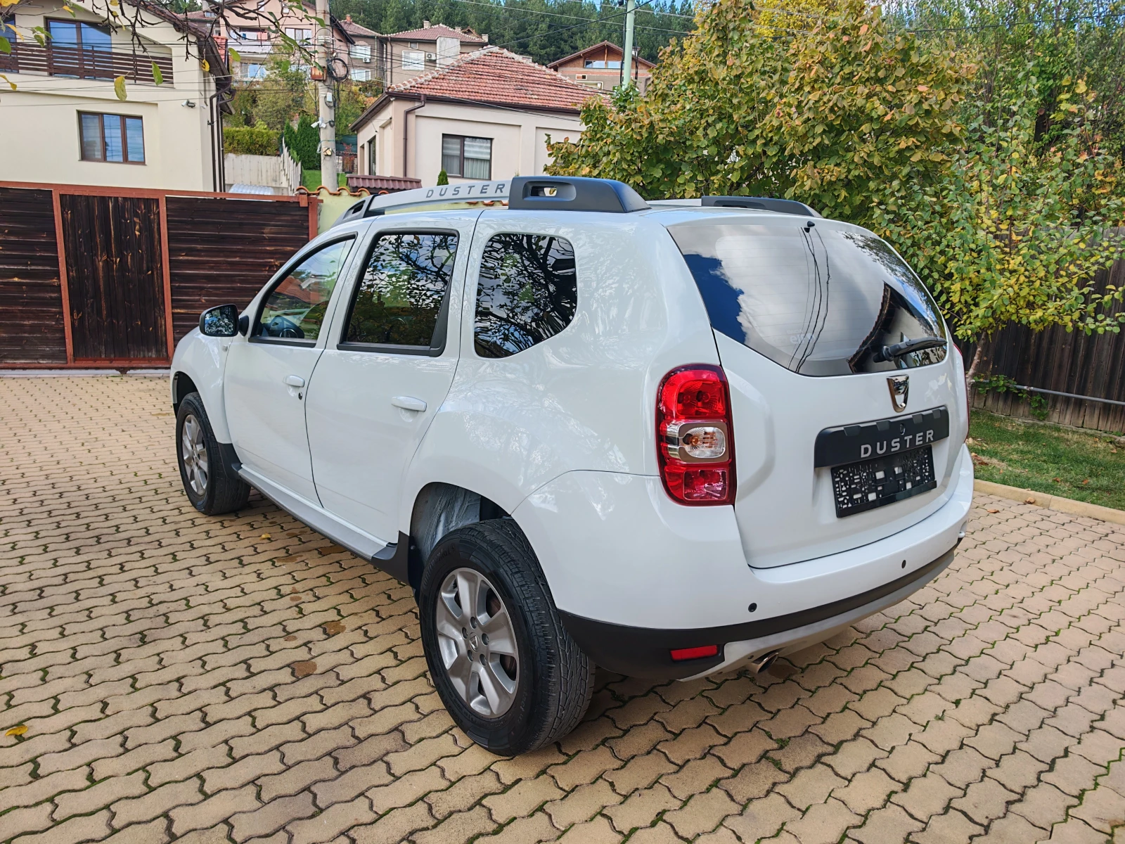 Dacia Duster 1.6-ГАЗ-НАВИ-КАМЕРА, снимка 6 - Автомобили и джипове - 56655780