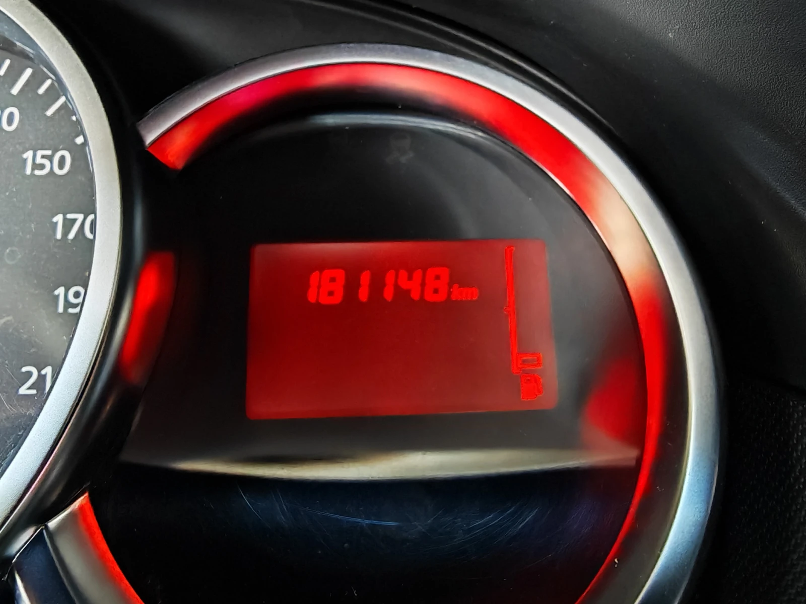 Dacia Duster 1.6-ГАЗ-НАВИ-КАМЕРА, снимка 14 - Автомобили и джипове - 56655780
