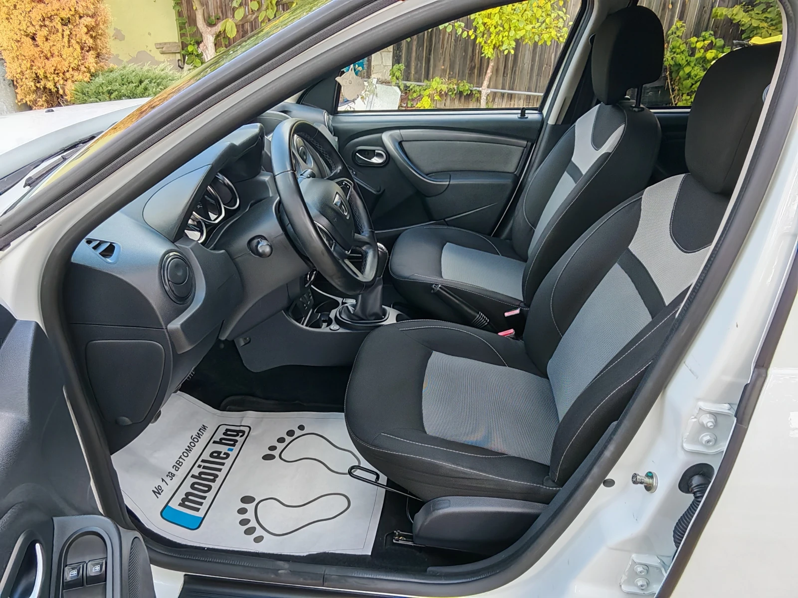 Dacia Duster 1.6-ГАЗ-НАВИ-КАМЕРА, снимка 8 - Автомобили и джипове - 56655780