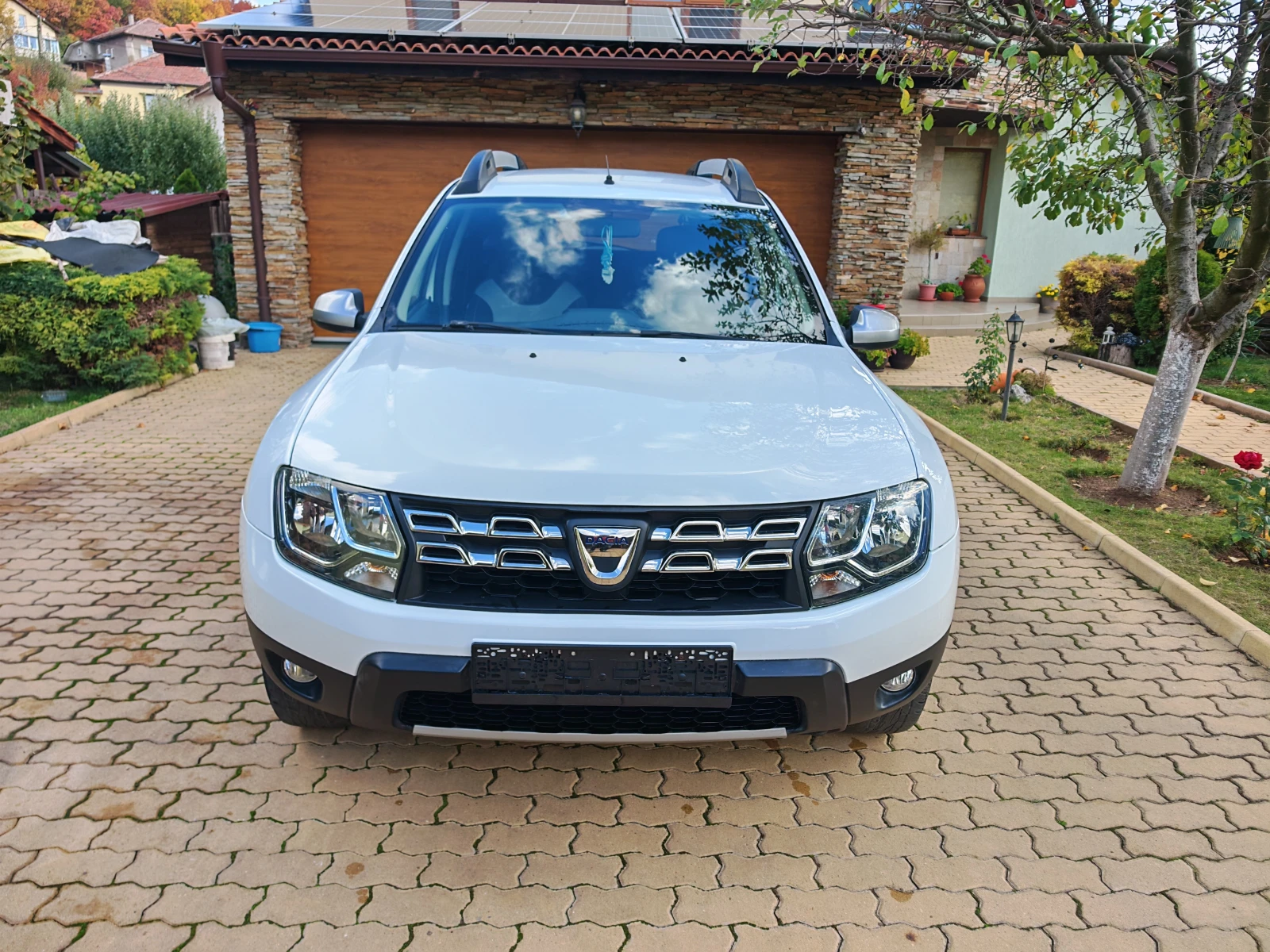 Dacia Duster 1.6-ГАЗ-НАВИ-КАМЕРА, снимка 2 - Автомобили и джипове - 56655780