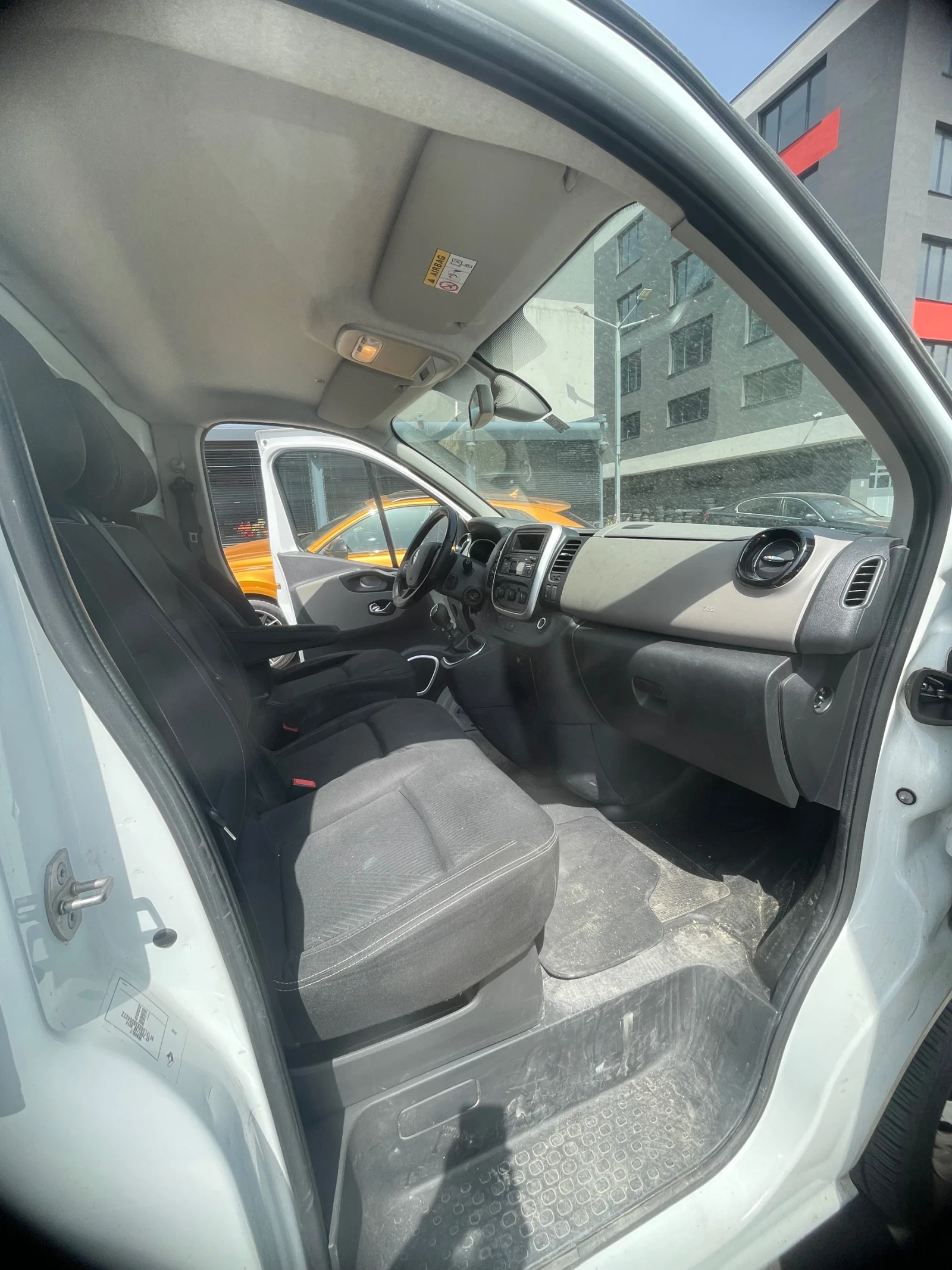 Renault Trafic, снимка 8 - Бусове и автобуси - 55853287