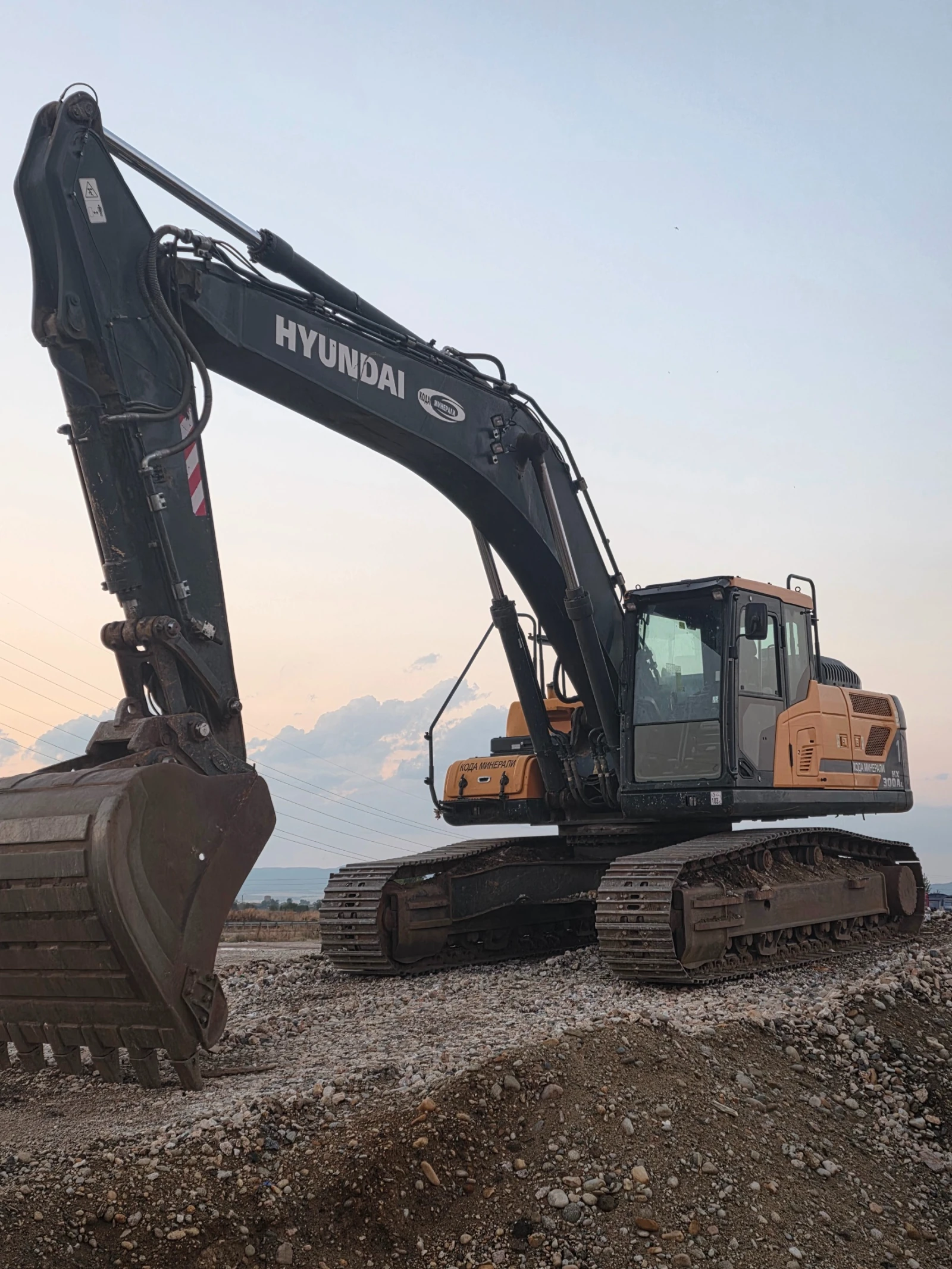 Багер Hyundai 300, снимка 2 - Индустриална техника - 55792930