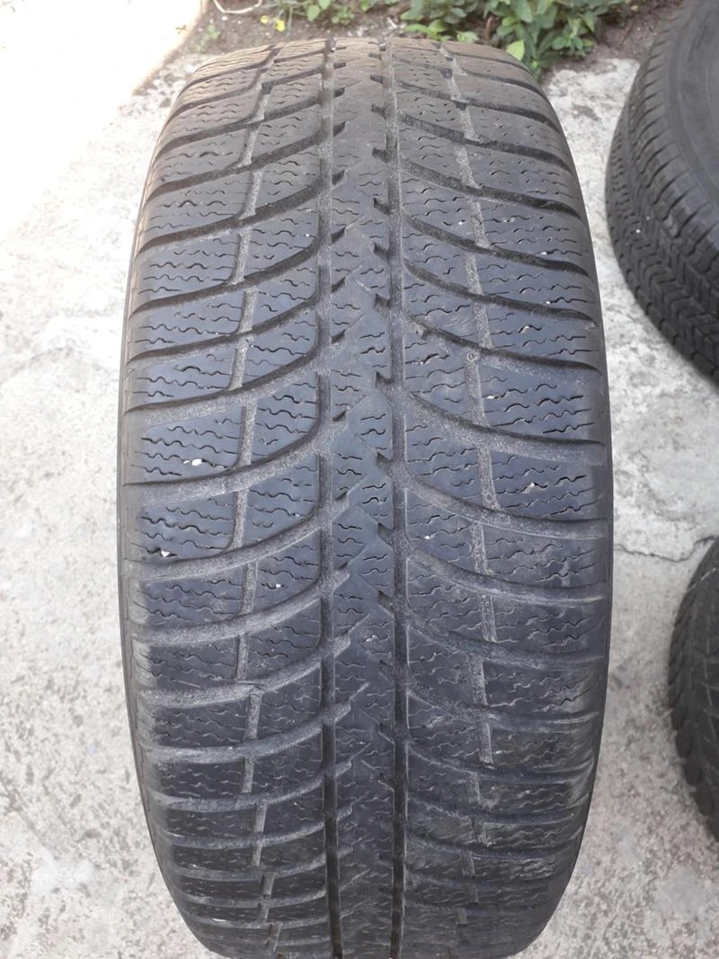 Гуми Зимни 195/50R16, снимка 1 - Гуми и джанти - 22338638