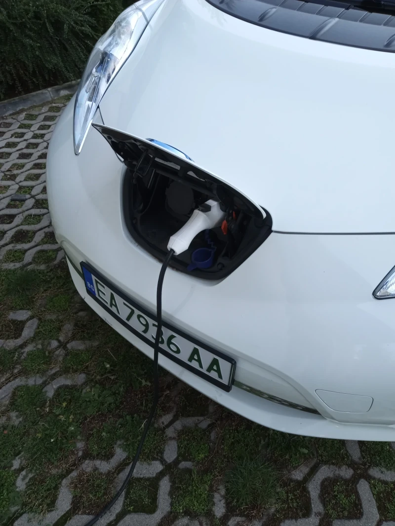 Nissan Leaf , снимка 12 - Автомобили и джипове - 47639956