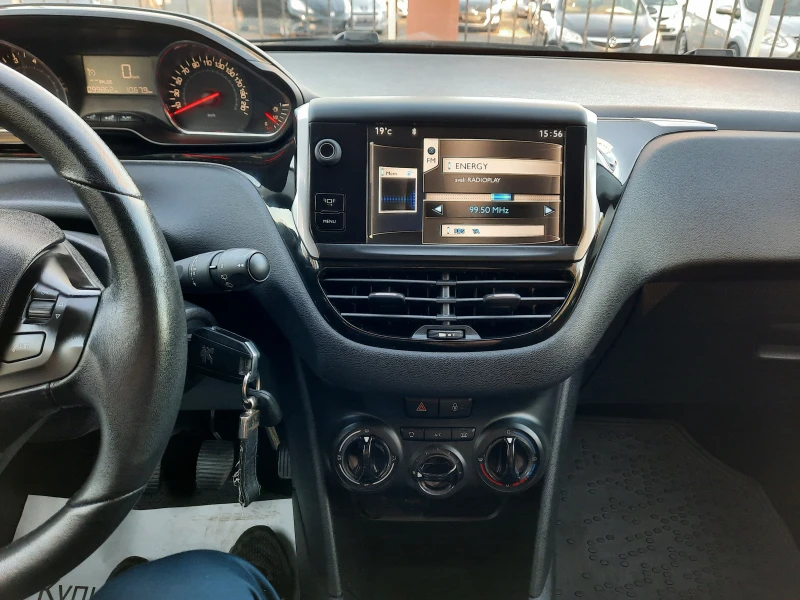 Peugeot 208 1.2i, снимка 12 - Автомобили и джипове - 47679731