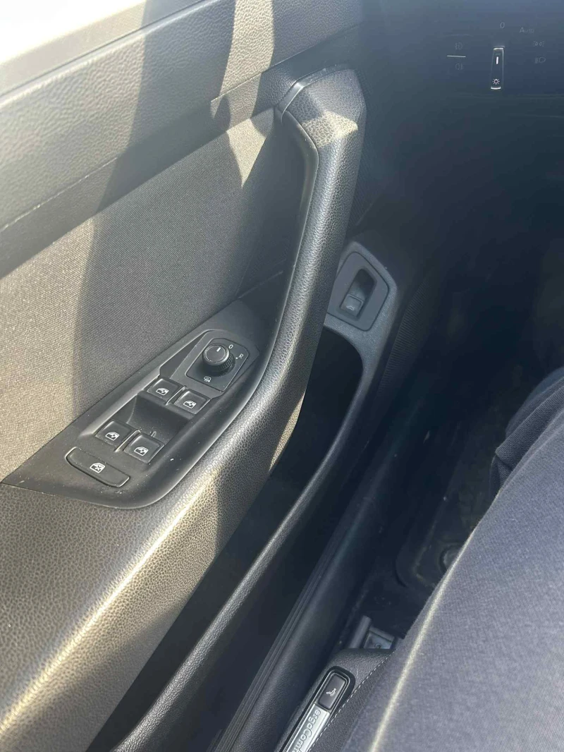 VW Passat B8, снимка 8 - Автомобили и джипове - 53102410