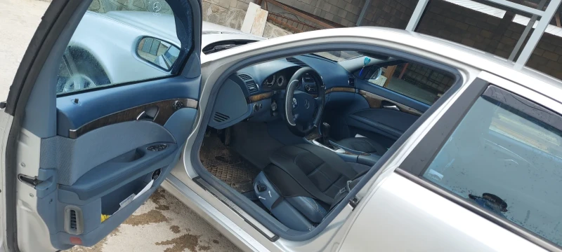 Mercedes-Benz E 270, снимка 11 - Автомобили и джипове - 53044677