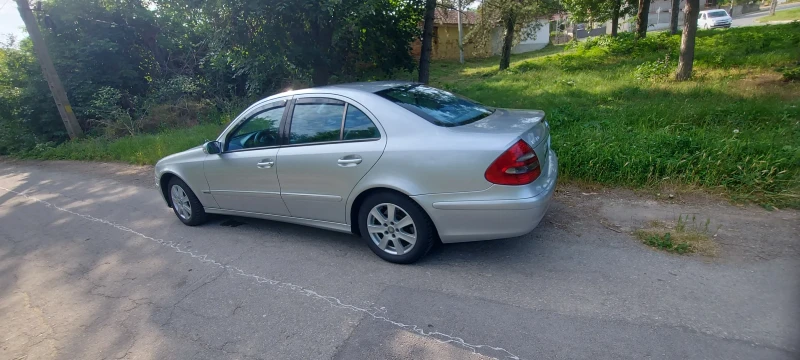 Mercedes-Benz E 270, снимка 8 - Автомобили и джипове - 53044677