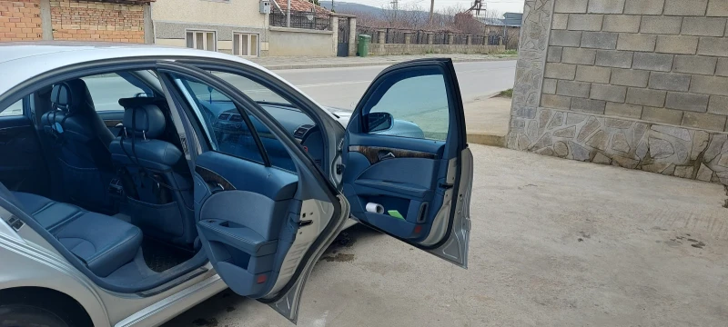 Mercedes-Benz E 270, снимка 12 - Автомобили и джипове - 53044677
