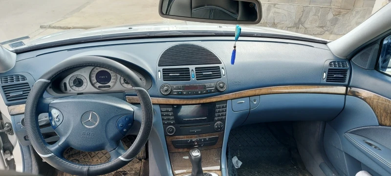 Mercedes-Benz E 270, снимка 9 - Автомобили и джипове - 53044677