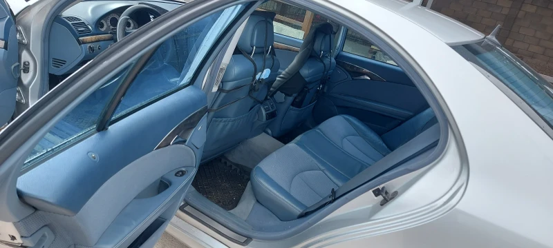 Mercedes-Benz E 270, снимка 10 - Автомобили и джипове - 53044677