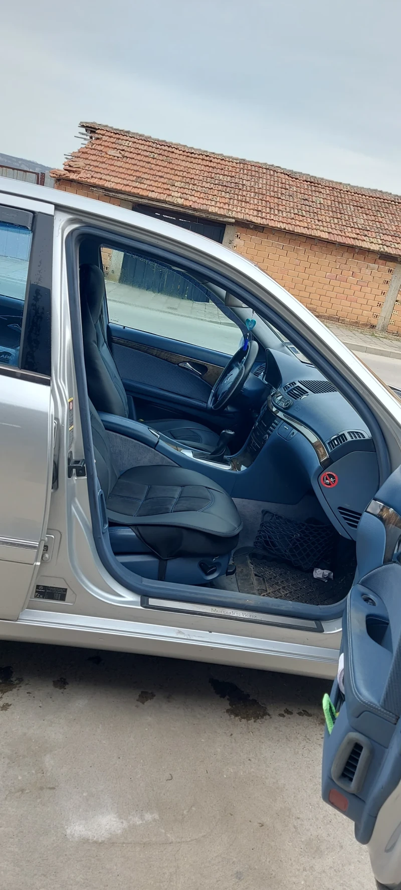 Mercedes-Benz E 270, снимка 15 - Автомобили и джипове - 53044677