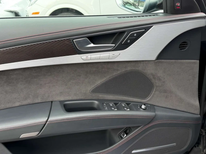 Audi S8 Plus CARFAX 56000km, снимка 12 - Автомобили и джипове - 53354880