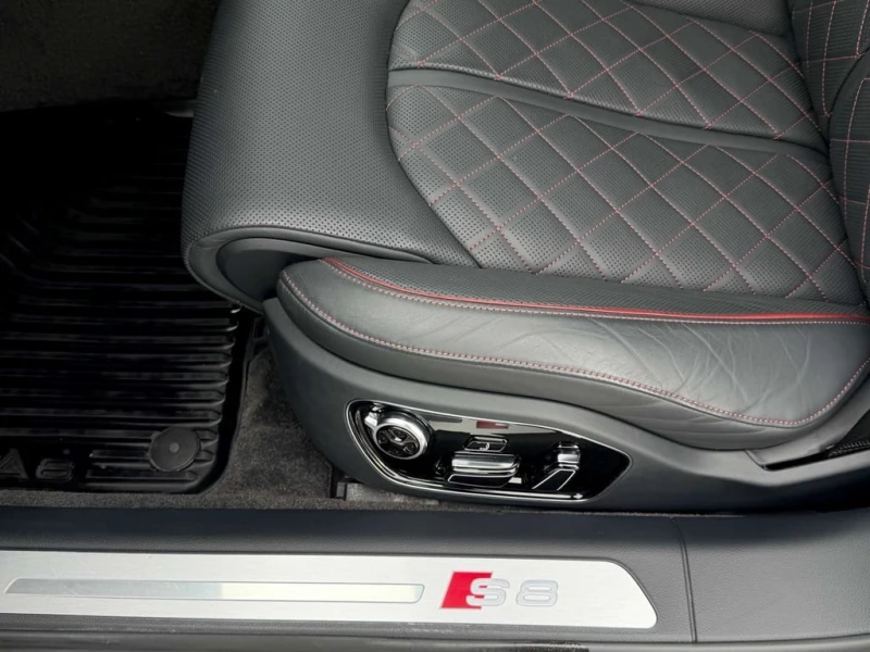 Audi S8 Plus CARFAX 56000km, снимка 10 - Автомобили и джипове - 53354880