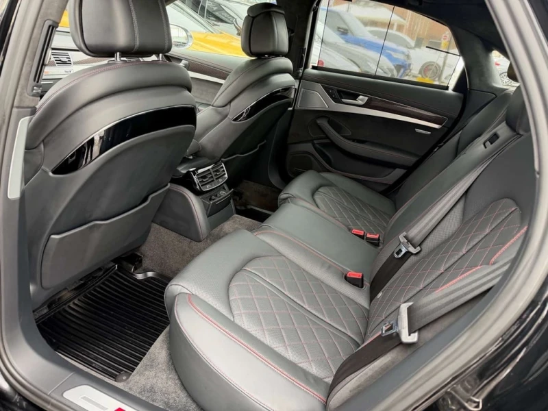Audi S8 Plus CARFAX 56000km, снимка 13 - Автомобили и джипове - 53354880
