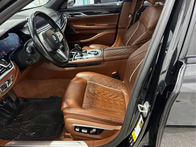 BMW 750 CARFAX* INDIVIDUAL* M-PACK* DISTRONIC* DIGITAL KEY, снимка 6 - Автомобили и джипове - 53498753