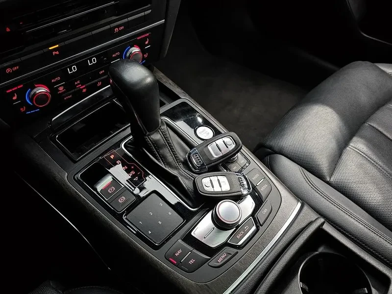 Audi A6 2.0 TDI Quattro, снимка 9 - Автомобили и джипове - 54561236