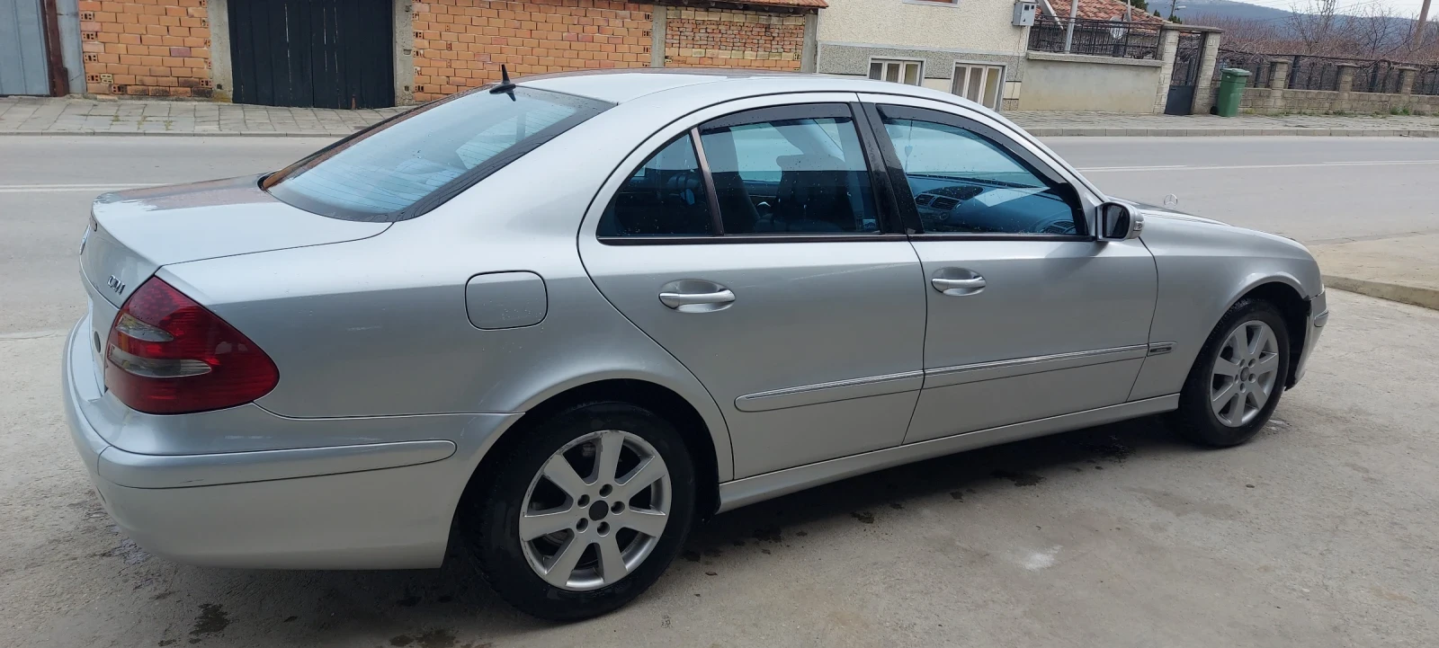 Mercedes-Benz E 270, снимка 1