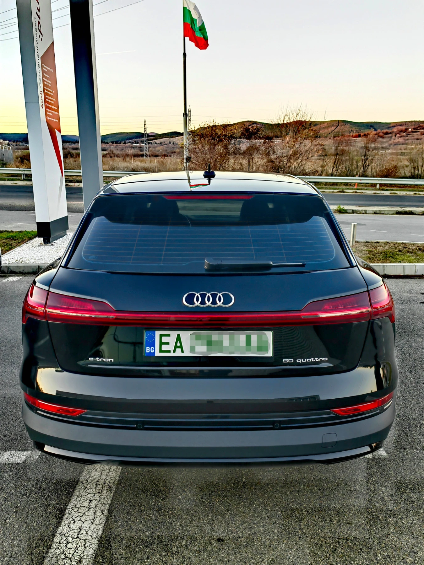 Audi E-Tron 50 Quattro - изображение 6