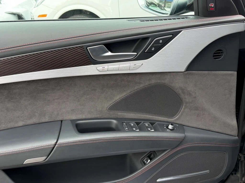 Audi S8 Plus CARFAX 56000km | Mobile.bg � ����������� 12