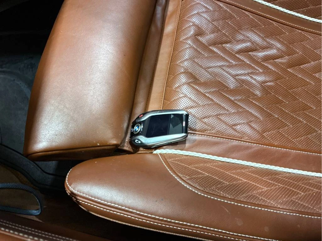 BMW 750 CARFAX* INDIVIDUAL* M-PACK* DISTRONIC* DIGITAL KEY | Mobile.bg � ����������� 11