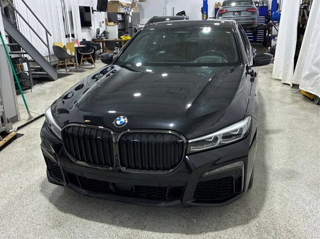 BMW 750 CARFAX* INDIVIDUAL* M-PACK* DISTRONIC* DIGITAL KEY - изображение 3