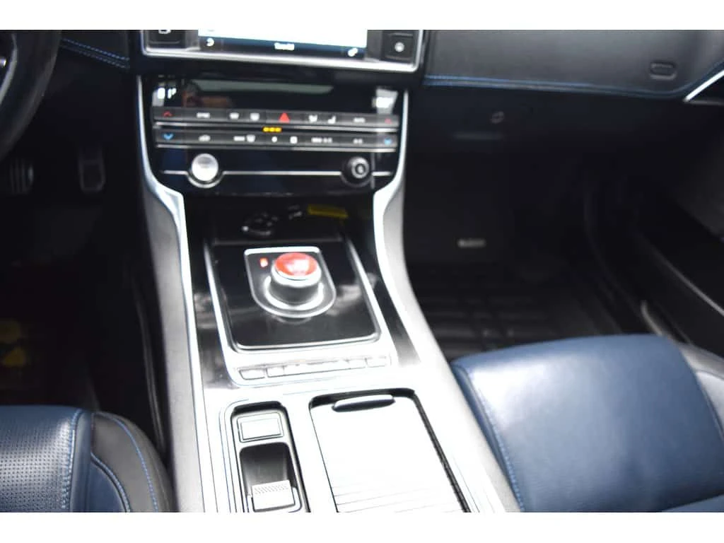 Jaguar XE * 20d R Sport AWD Diesel * CARFAX * ���� �� �� | Mobile.bg � ����������� 17