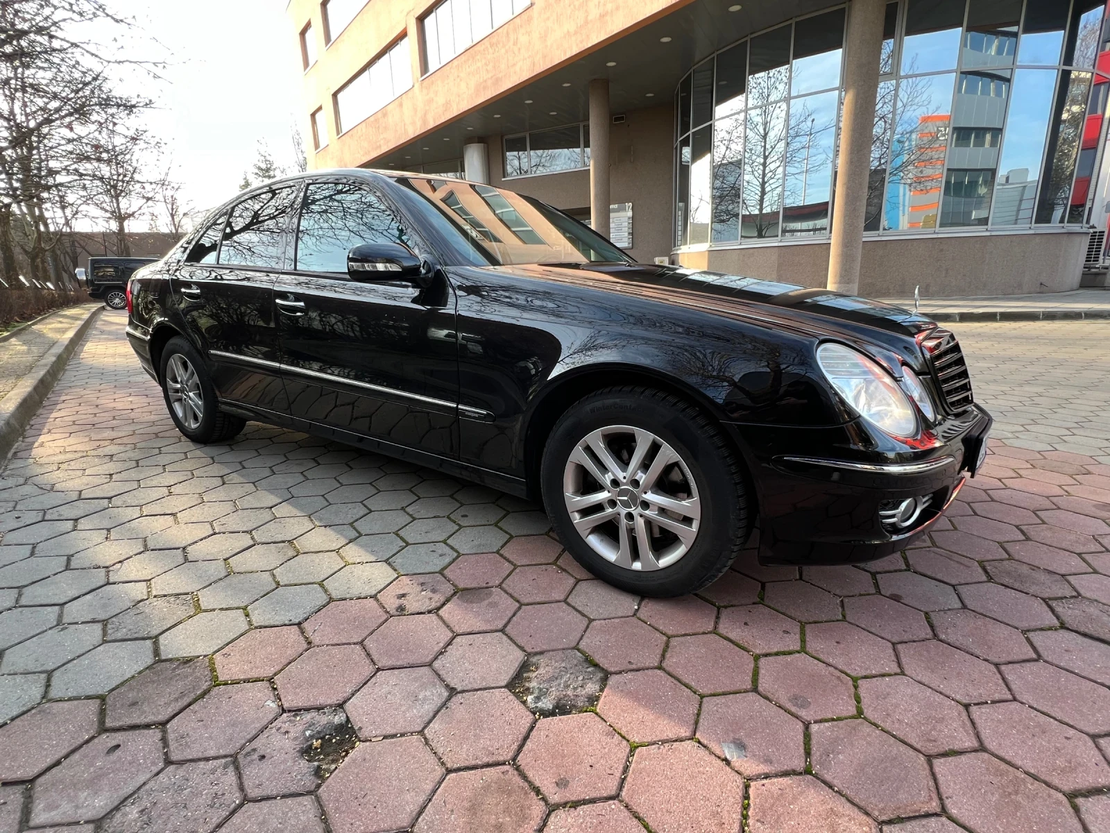 Mercedes-Benz E 280 Avantgarde, снимка 4 - Автомобили и джипове - 53762634