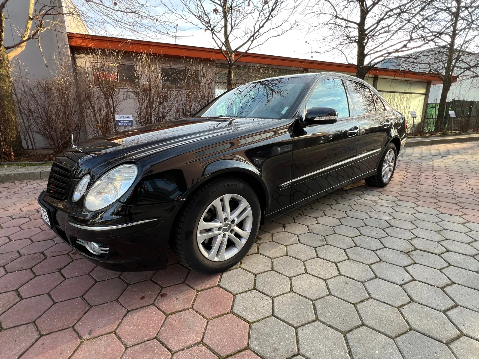 Mercedes-Benz E 280 Avantgarde, снимка 3 - Автомобили и джипове - 53762634