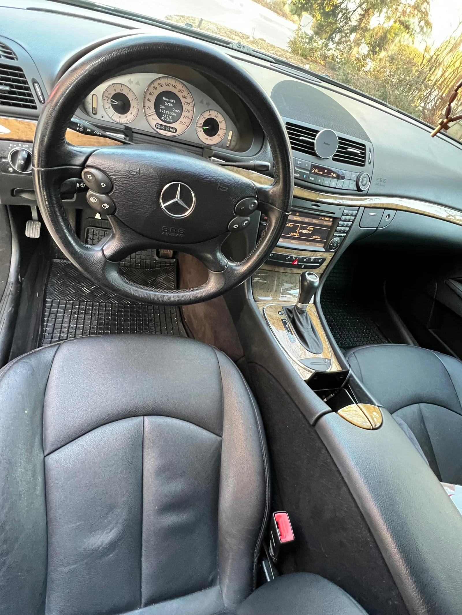 Mercedes-Benz E 280 Avantgarde, снимка 8 - Автомобили и джипове - 53762634