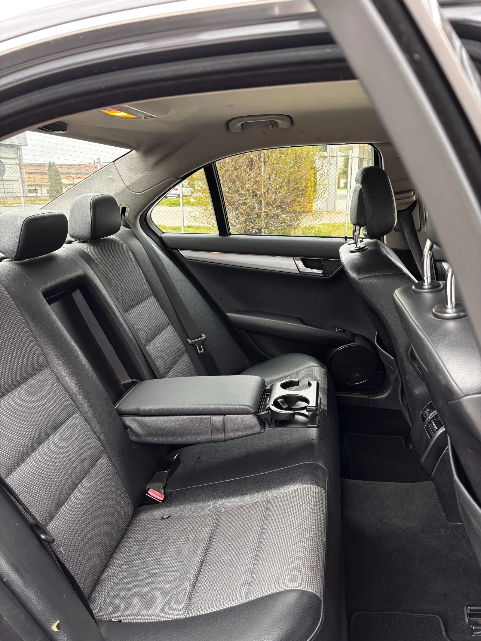 Mercedes-Benz C 220, снимка 9 - Автомобили и джипове - 54092663