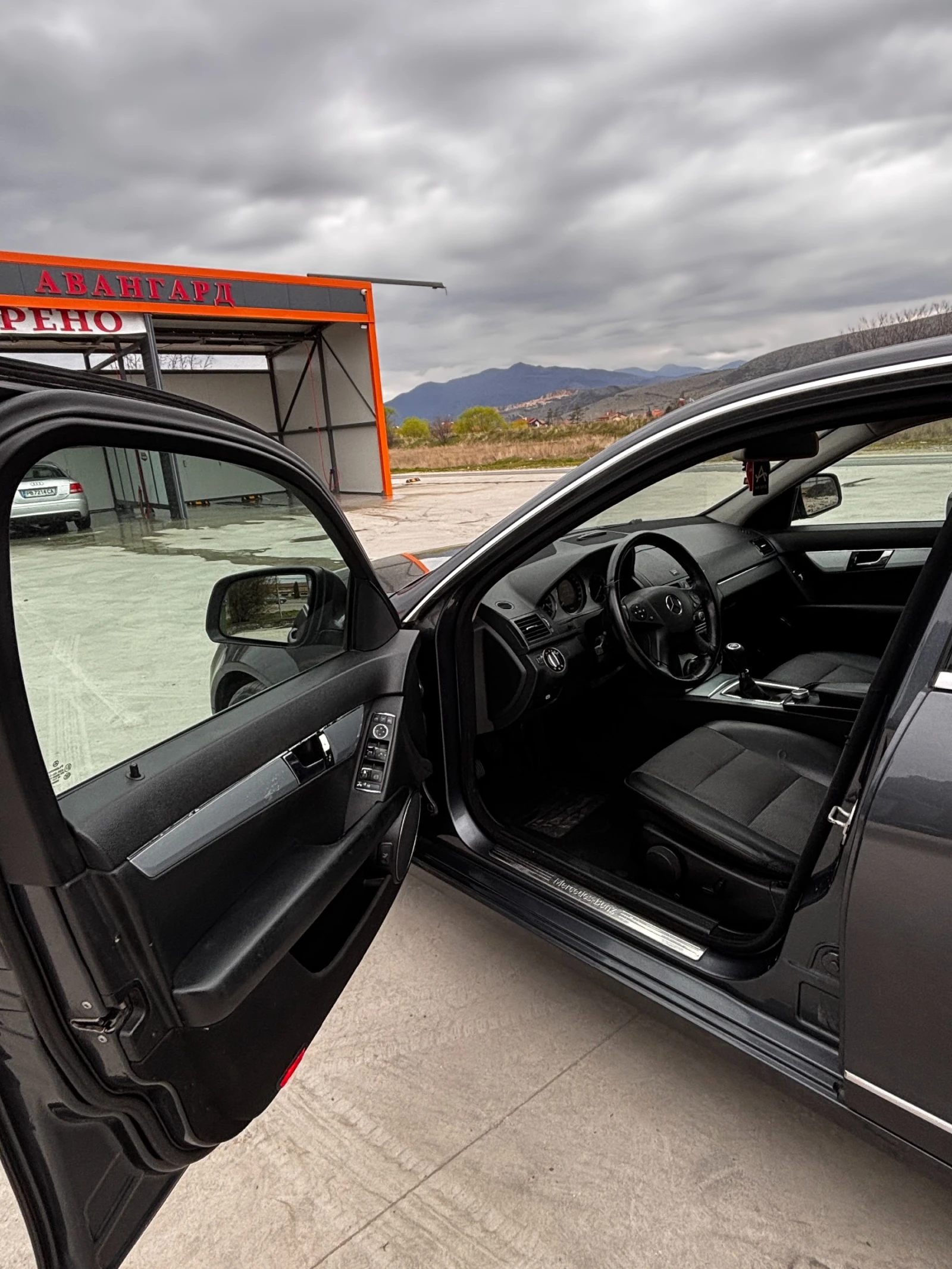 Mercedes-Benz C 220, снимка 5 - Автомобили и джипове - 54092663