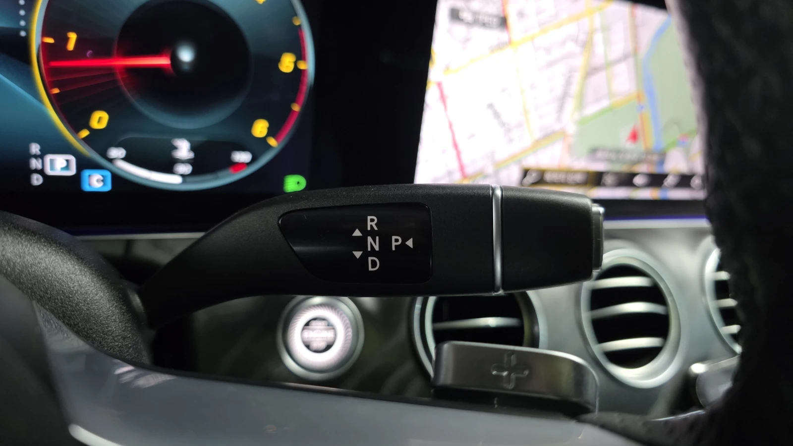 Mercedes-Benz E 220 4MATIC/AMG/BURMESTER/AMBIENT LIGHT/ПОДГРЕВИ, снимка 9 - Автомобили и джипове - 54820580
