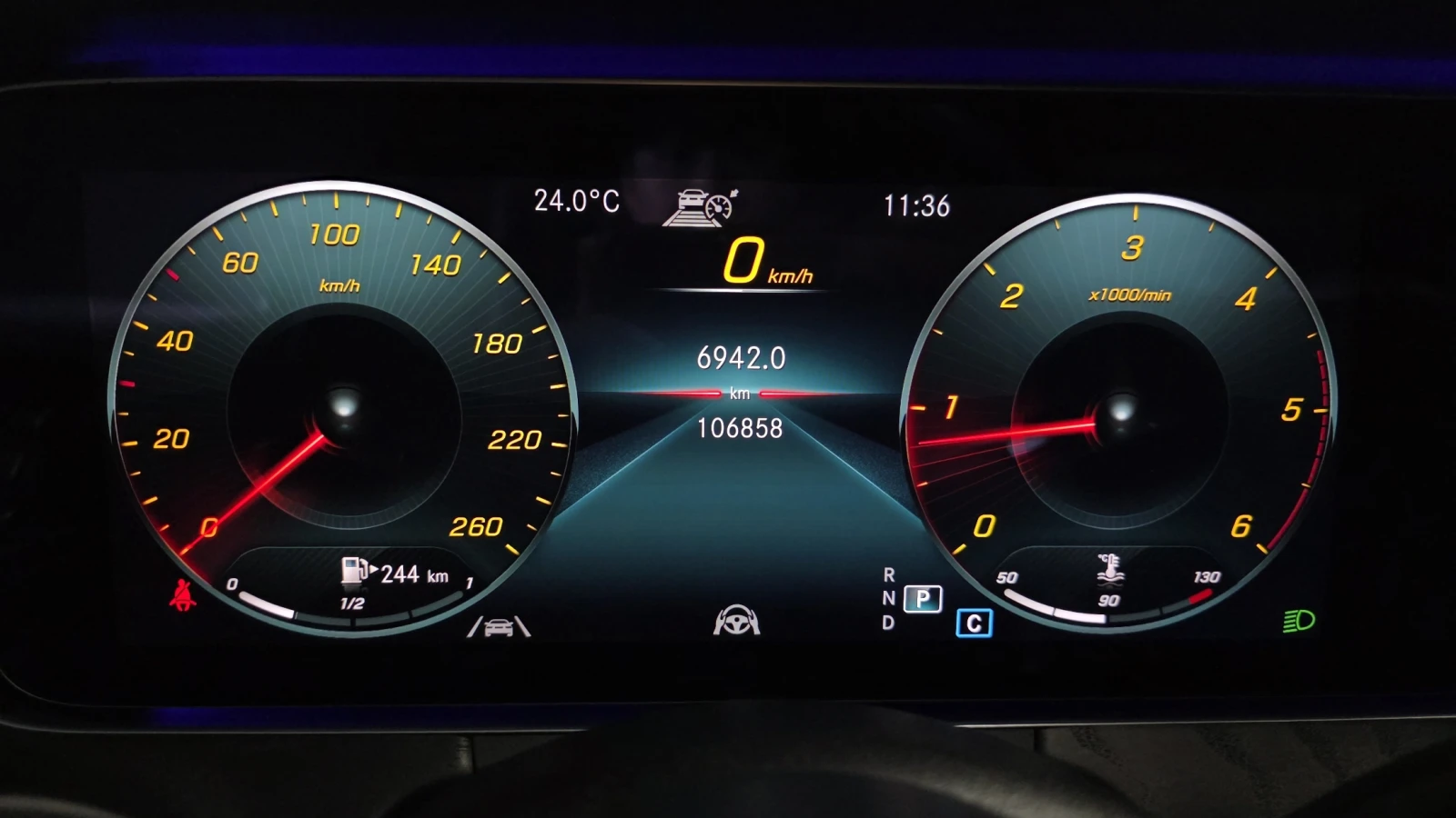 Mercedes-Benz E 220 4MATIC/AMG/BURMESTER/AMBIENT LIGHT/ПОДГРЕВИ, снимка 8 - Автомобили и джипове - 54820580