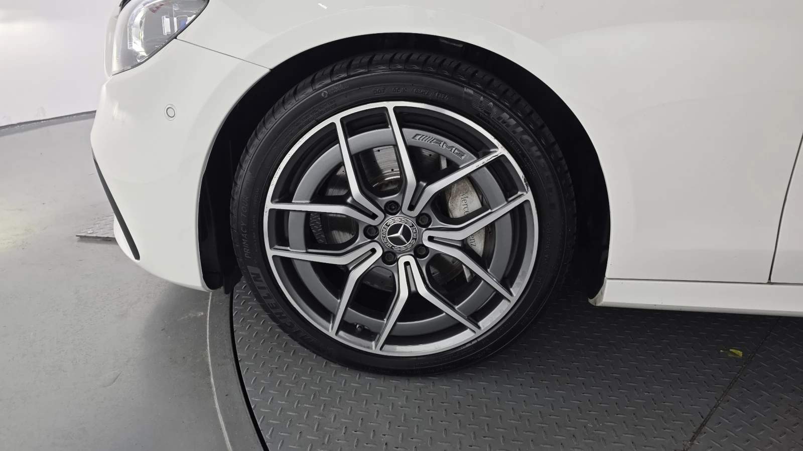 Mercedes-Benz E 220 4MATIC/AMG/BURMESTER/AMBIENT LIGHT/ПОДГРЕВИ, снимка 5 - Автомобили и джипове - 54820580