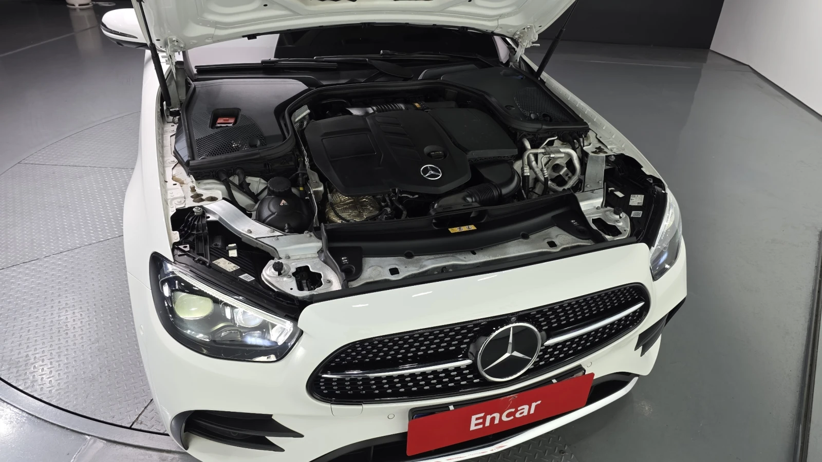 Mercedes-Benz E 220 4MATIC/AMG/BURMESTER/AMBIENT LIGHT/ПОДГРЕВИ, снимка 6 - Автомобили и джипове - 54820580