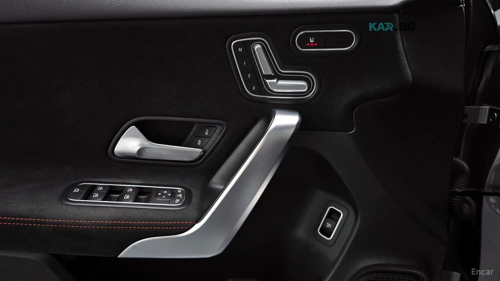 Mercedes-Benz A 35 AMG* 4MATIC* PANOROOF* REAR-CAMERA* , снимка 12 - Автомобили и джипове - 54851438
