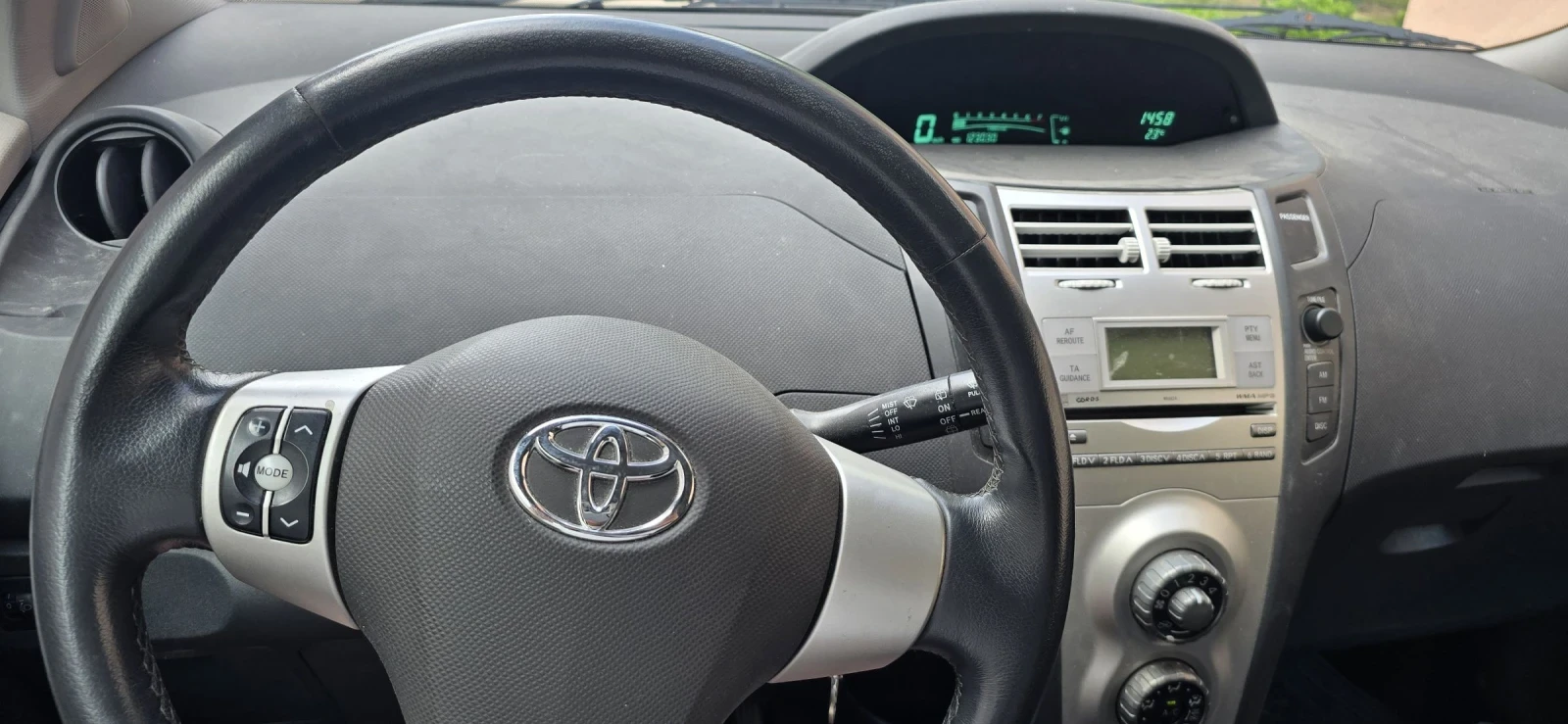 Toyota Yaris 1.0, 120х.км, снимка 14 - Автомобили и джипове - 54925372