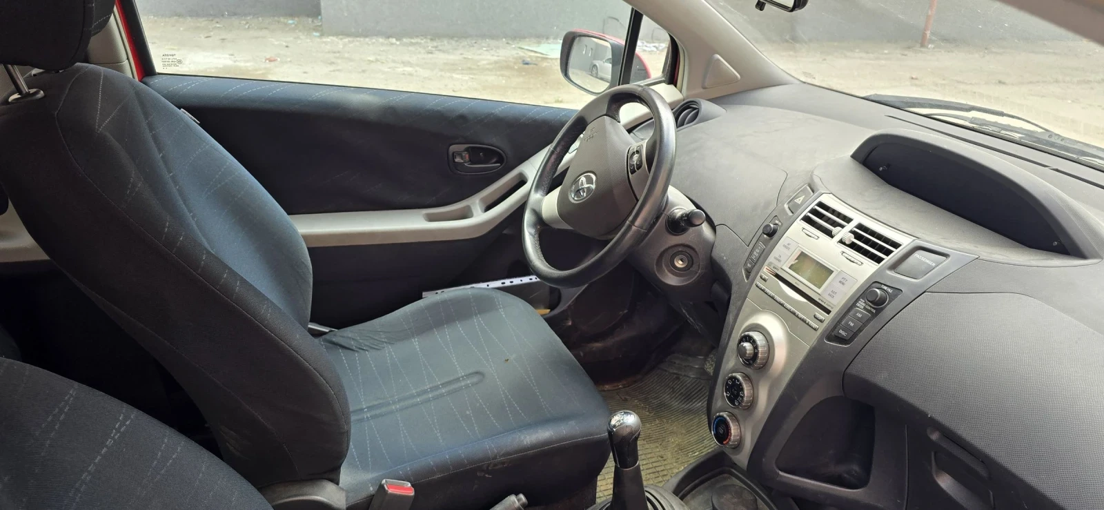 Toyota Yaris 1.0, 120х.км, снимка 10 - Автомобили и джипове - 54925372