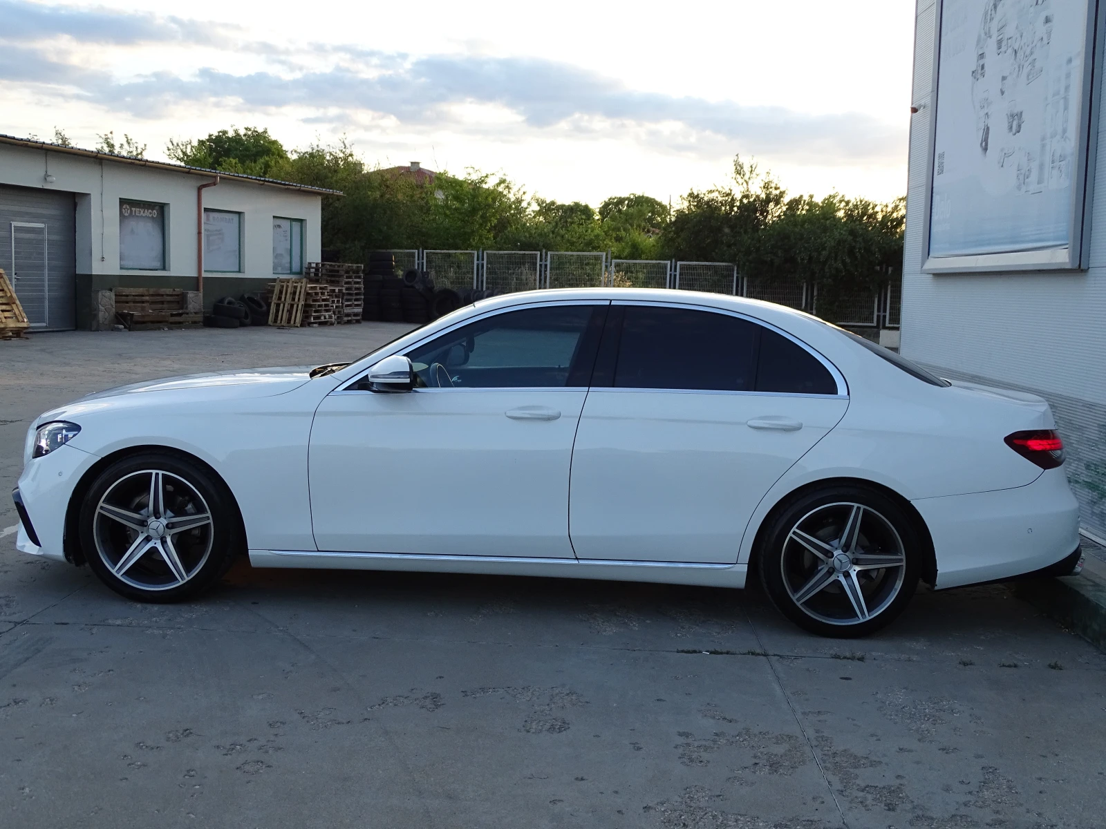 Mercedes-Benz E 220 2.2CDI_194 Коня_AMG LINE_* , снимка 5 - Автомобили и джипове - 55004663