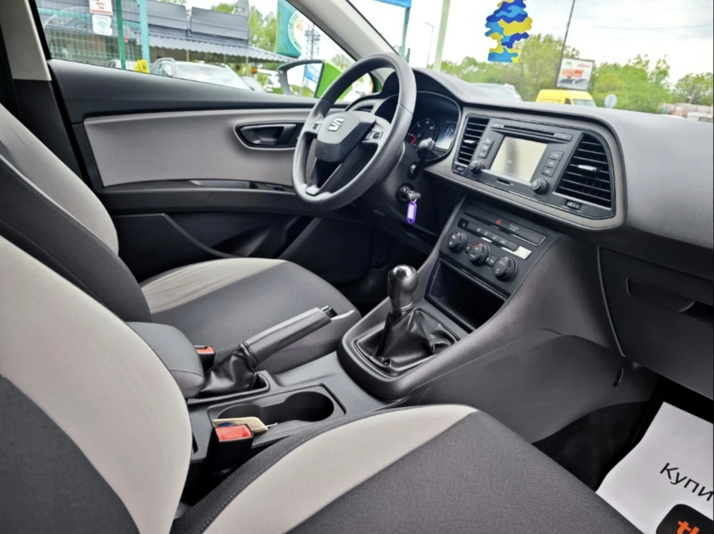 Seat Leon 1.6 TDi, снимка 11 - Автомобили и джипове - 55039093