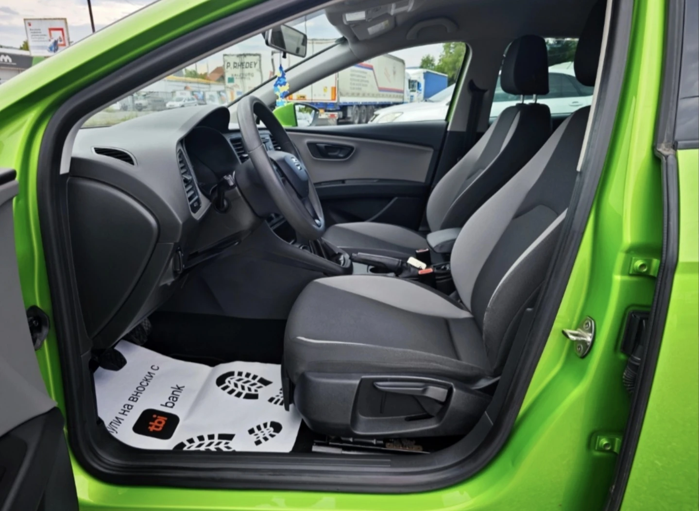 Seat Leon 1.6 TDi, снимка 7 - Автомобили и джипове - 55039093