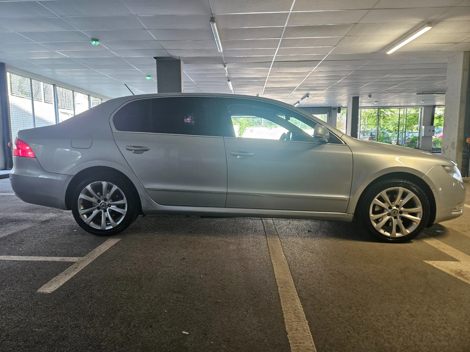 Skoda Superb 1.8 TSI, снимка 5 - Автомобили и джипове - 55197791