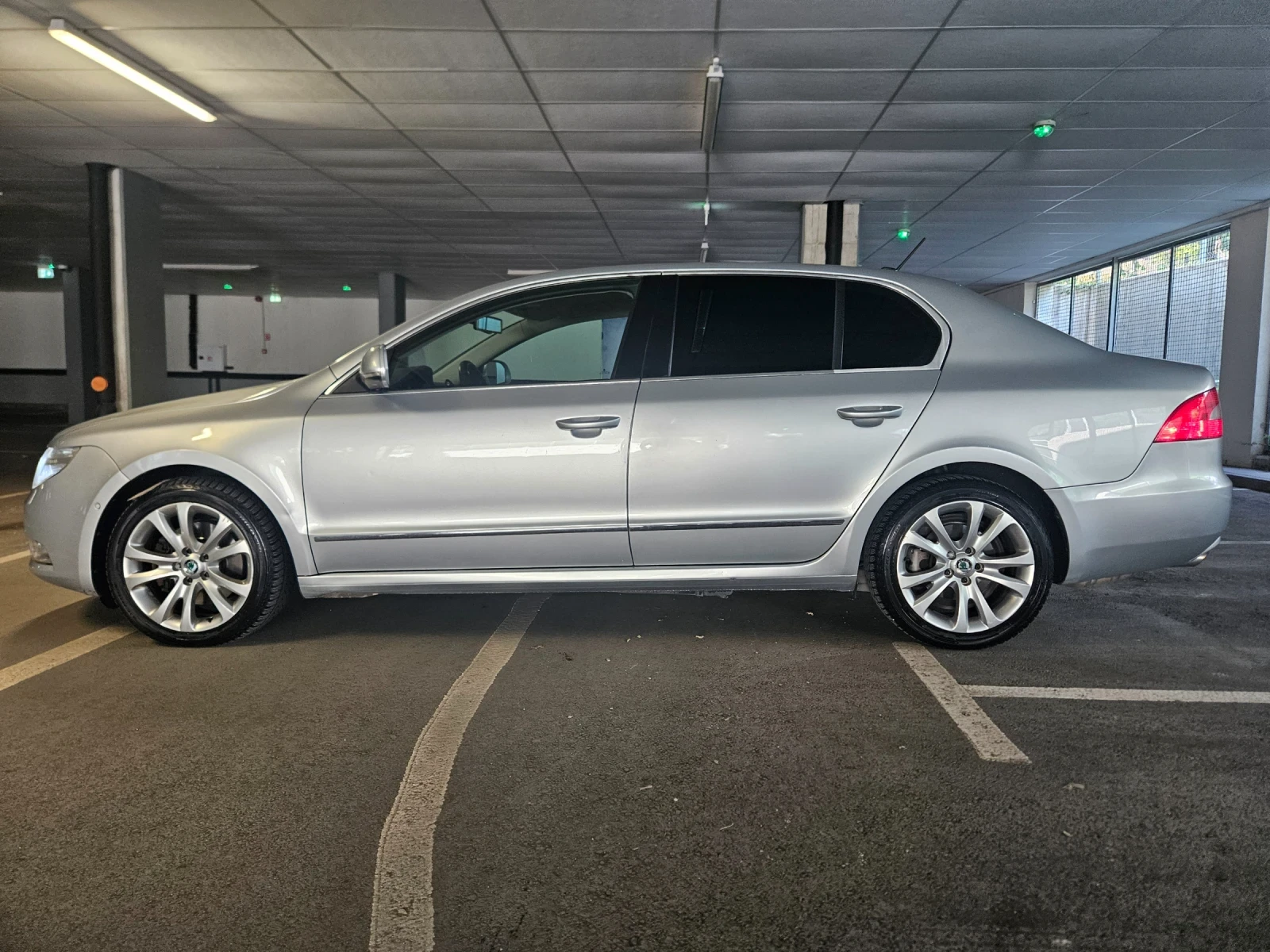 Skoda Superb 1.8 TSI, снимка 2 - Автомобили и джипове - 55197791